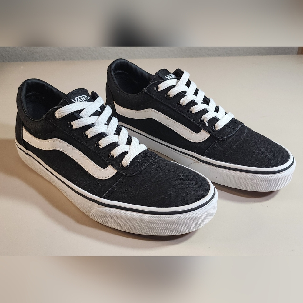 Vans Old Skool Low-Top Sneakers in Black/White